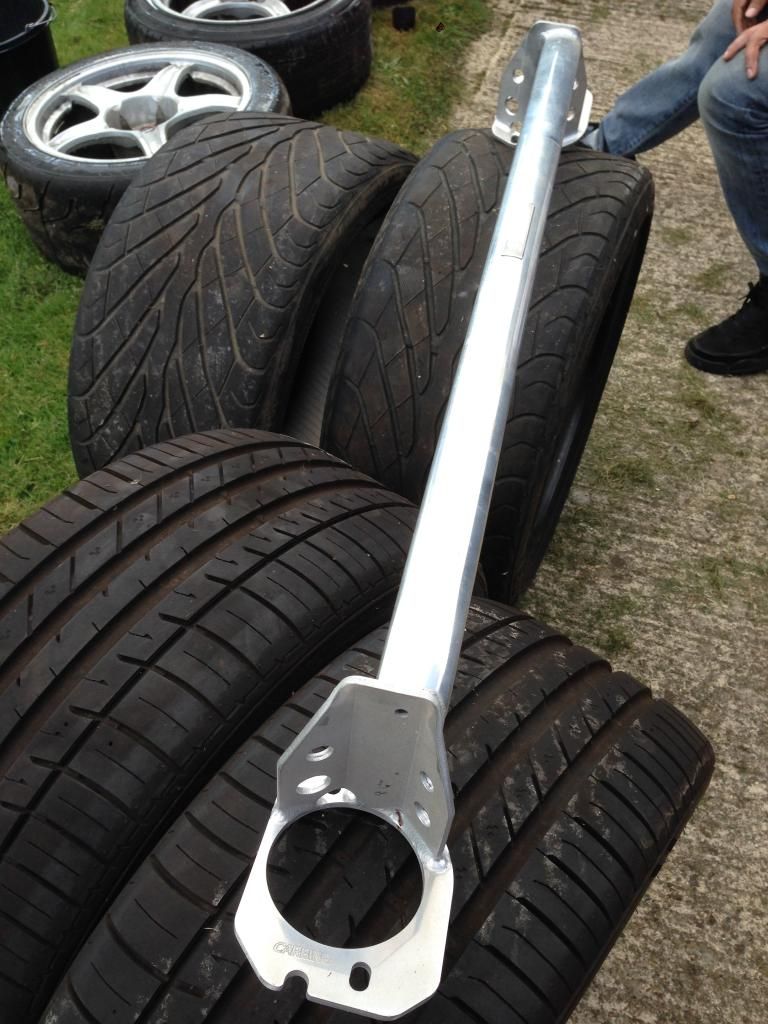 Z32 AFM with apexi intake, Okuyama Carbing rear strut bar S14