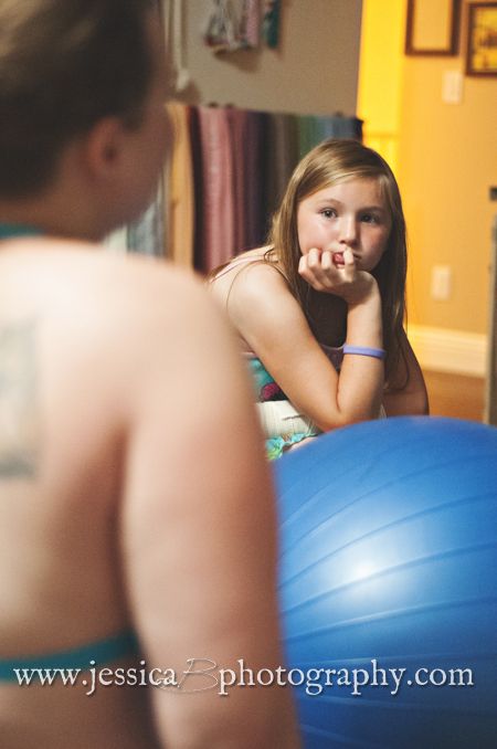 daughter watching mom labor